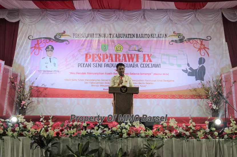 Asisten I Setda Barsel Yoga P Utomo membacakan sambutan Pj.Bupati Barsel Sekaligus menutup secara resmi Pesparawi IX Tingkat Kabupaten Barito Selatan Tahun 2023 (Foto:JN/ELZ4)