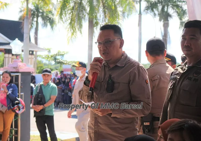 Sambutan Sekda Kab. Barsel Eddy Purwanto saat Pembukaan Pasar Penyeimbang di Kec.Dusun Selatan (Foto:JN/EN/SNH/BUS)