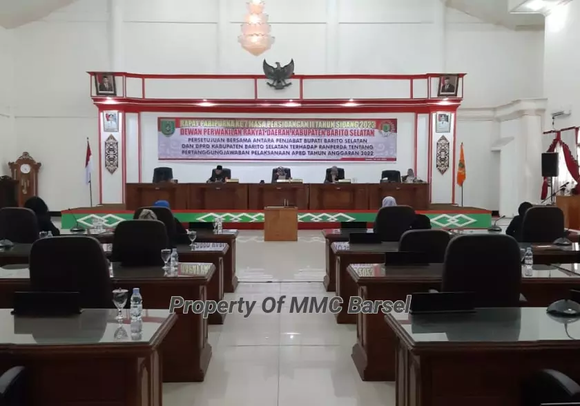Rapat paripurna dipimpin oleh Wakil Ketua DPRD Barsel  Nyimas Artika dan diikuti oleh anggota DPRD Barsel.