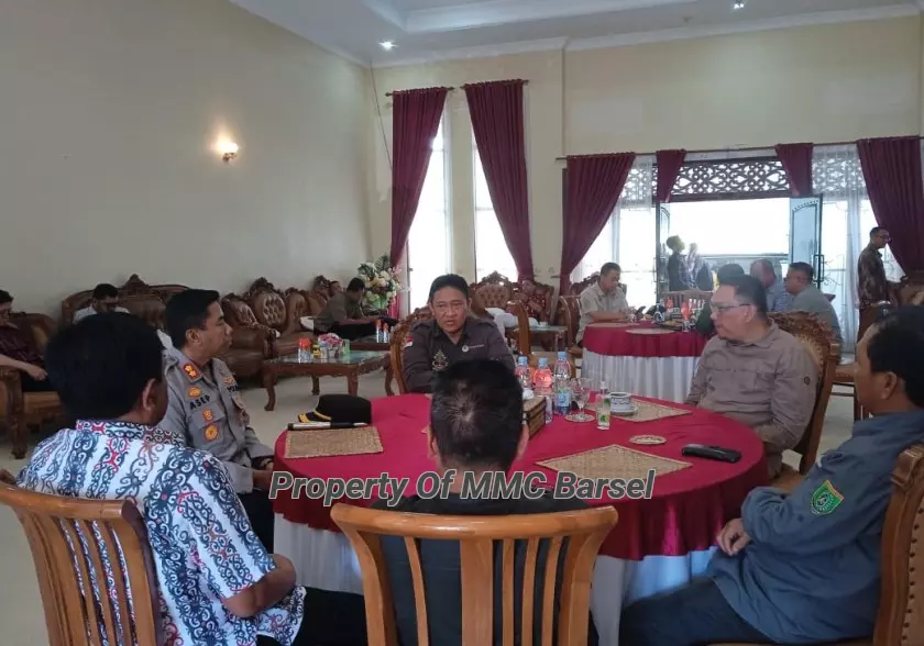 Wagub Kalteng H. Edi Pratowo dan Rombongan dijamu Sekda Kab. Barsel Eddy Purwanto dan jajaran Pemkab barsel di Rujab Bupati Barsel  (Foto:JN/BUS/EN/SNH)