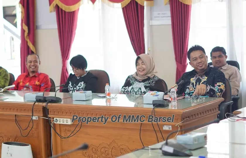 Asisten dan Kepala Perangkat Daerah sedang mendengarkan paparan dari Kepala Balai Besar Bina Pemerintahan Desa di Malang. (Foto:Dok)