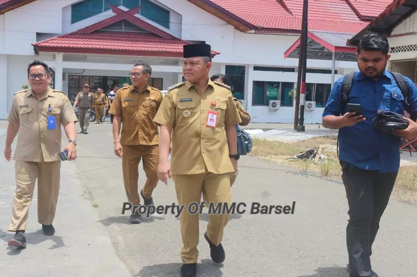 Pj. Bupati Barsel H. Deddy Winarwan Menuju Dinas Kesbang Kab.Barsel (Foto: HN2R)