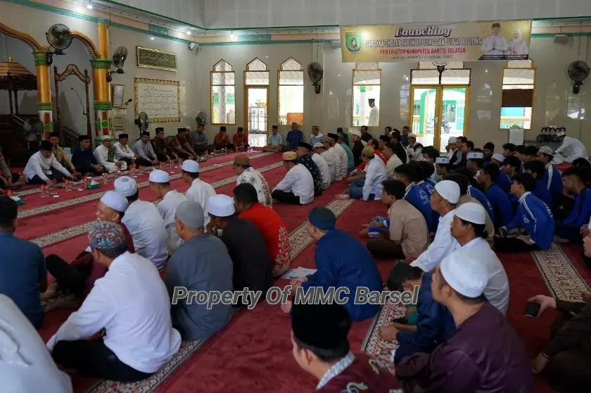 Kehadiran Masyarakat serta Pejabat di lingkup Pemerintah Daerah Kabupaten Barito Selatan.