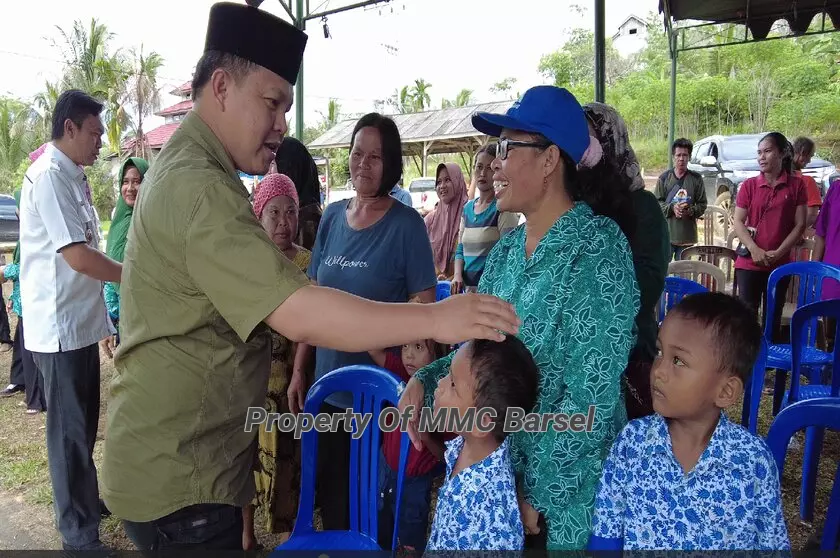 Kunker Pj. Bupati Barsel Di Desa Malungai Raya Kec. GB.Awai (Foto:DIEN/BUS)