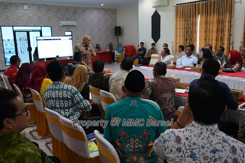 narasumber pada sesi luring Drs. Arsan Latif, M.Si dan Dr. Teguh Narutomo dan pada sesi daring Dr. Maharina Desimaria, M.Si dari Kementerian Dalam Negeri Republik Indonesia