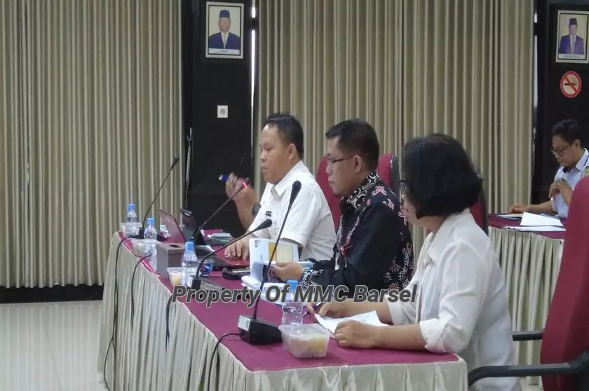 Pj. Bupati Barsel H. Deddy Winarwan didampingi Kepala Bappeda Kab. Barsel Jaya Wardhana dan Inspektur Daerah Yuristianti Yudha