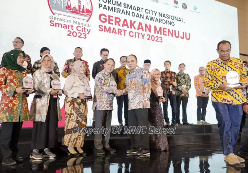 Pj. Bupati Barito Selatan Deddy Winarwan mendapatkan ucapan selamat dari Menkominfo Pak Budi Arie Setiadi