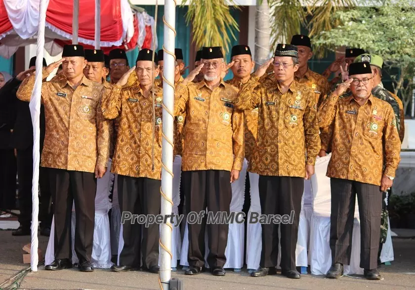 Veteran dan Warakawuri hadir pada Apel Penurunan Bendera Merah Putih (Foto:R1/JN/Elz4/Dien) 