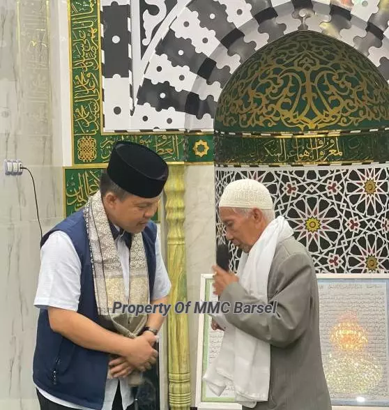 Pj. Bupati Barito Selatan H. Deddy Winarwan bersama ulama setempat di Langgar Nurul Yakin Buntok Usai Sholat Subuh