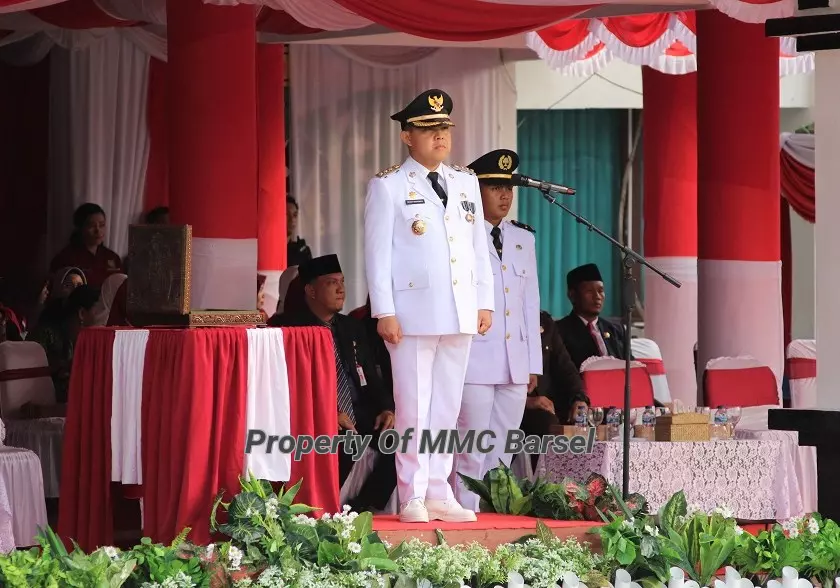 Pj.Bupati Barsel H.Deddy Winarwan menjadi Irup Penaikan Bendera Peringatan HUT Kemerdekaan RI ke-78 17 Agustus 2023 di Halaman Kantor Bupati Barito Selatan (Foto:R1/JN/Elz4/Dien) 