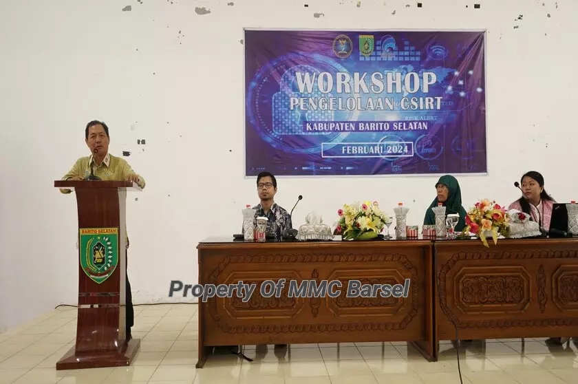Asisten Administrasi Umum Setda Barsel Saat membacakan Sambutan Sekda Kab. Barsel Eddy Purwanto Sekaligus Membuka Secara Resmi Workshop (Foto:SNH/HN2R/DIEN/BUS)