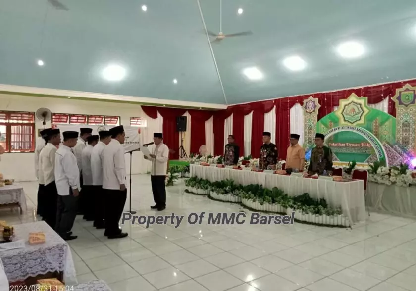 Pj.Bupati Barsel H. Deddy Winarwan menyaksikan pengambilan sumpah/janji dewan hakim (Foto:HN2R/Dien)