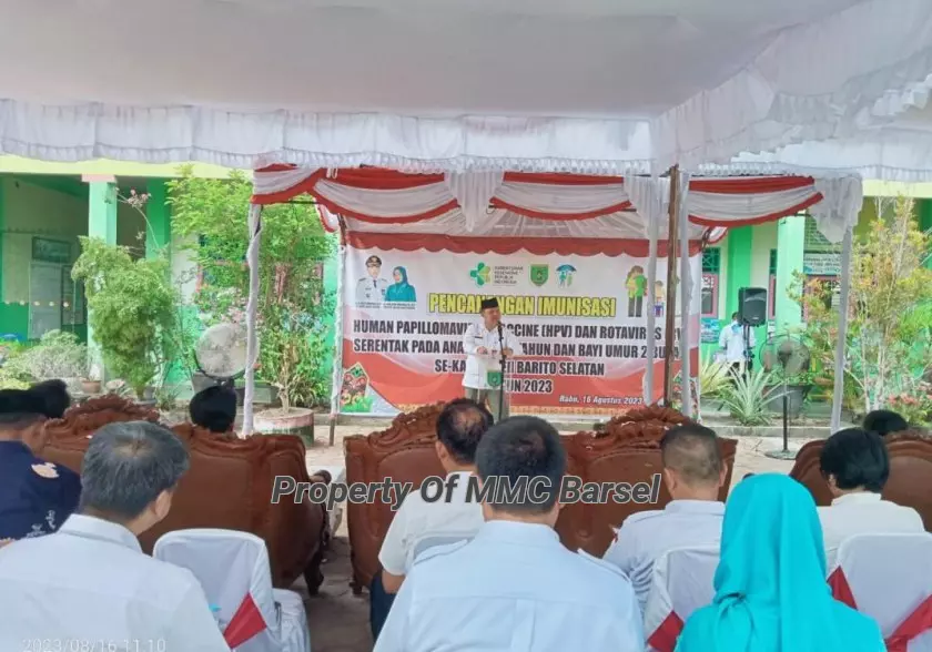 Pj.Bupati Barsel H. Deddy Winarwan saat menyampaikan sambutan sekaligus pencanangan program Introduksi Vaksin Human Papillomavirus (HPV) dan Rotavirus (RV) serentak bagi anak perempuan usia 11 tahun dan bayi usia 2 bulan se-Kabupaten Barito Selatan Tahun 2023 . (foto:HN2R