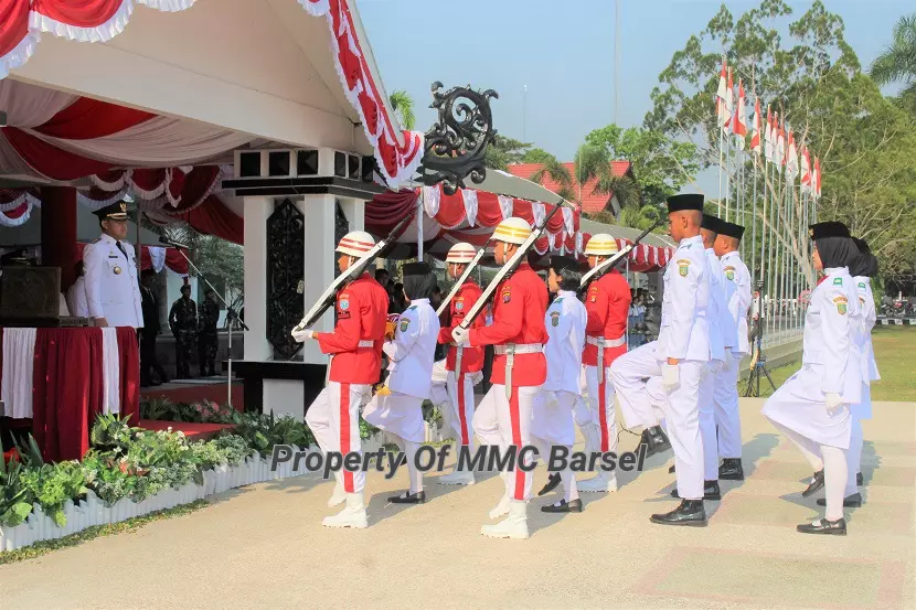 Paskibraka Kab.Barsel sesaat sebelum pengibaran Bendera Merah Putih (Foto:R1/Elz4/Dien/JN)