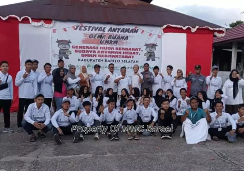 Foto Bersama Peserta Festival Anyaman GEMA BUANA