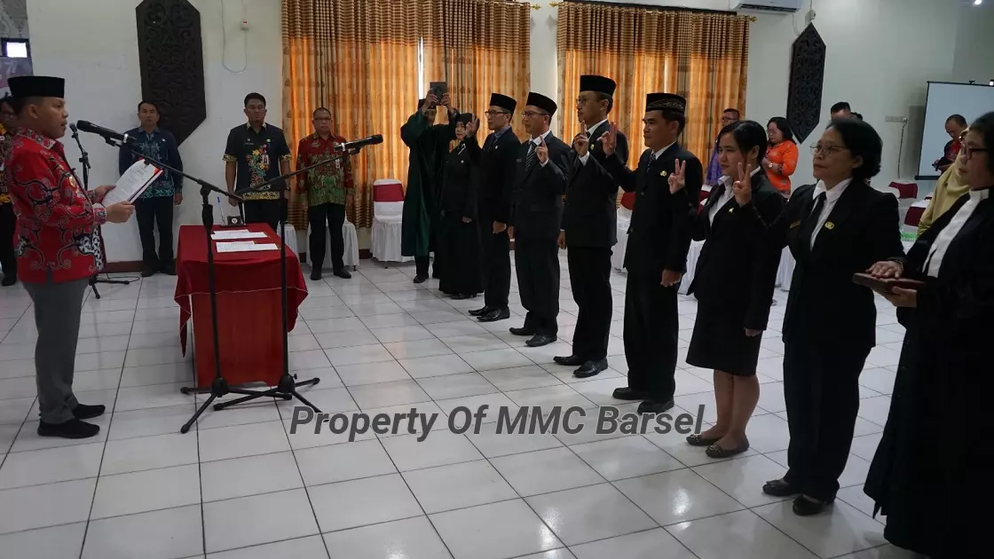 Pj. Bupati Barsel Lantik dan Ambil Sumpah Janji Delapan Pejabat P2UPD