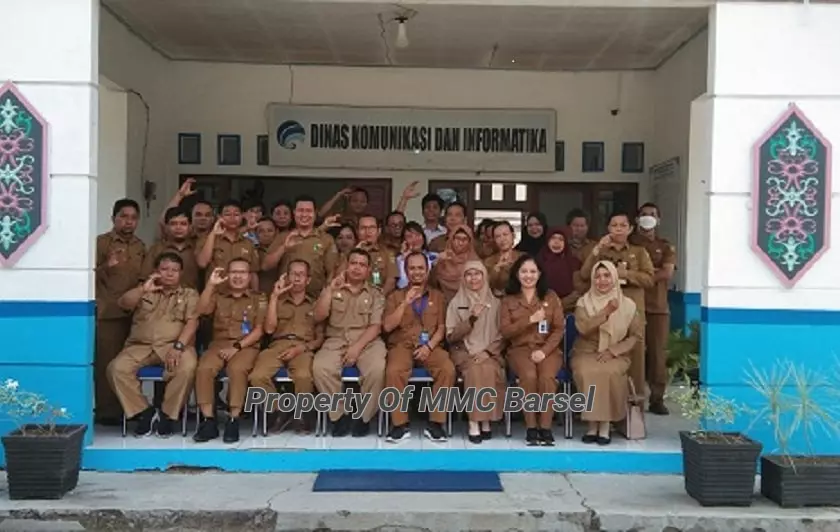 Foto bersama jajaran Diskominfo Kab.Barsel (Foto:R1/HN2R)