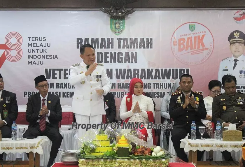 Pj. Bupati Barsel H. Deddy Winarwan berdoaialog dengan Veteran dan Warakawuri (Foto:JN/R1/Elz4)