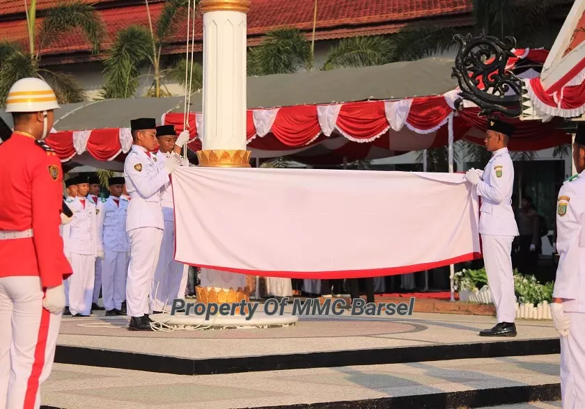 Bendera Merah Putih sukses di turunkan pada Apel Peringatan HUT Kemerdekaan RI ke-78 17 Agustus 2023 (Foto:JN/R1/Elz4/Dien)