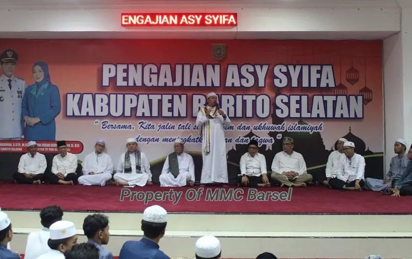 Ustadz HM. Iqbal Al-Jauhari saat menyampaikan tausiah pada pengajian Asy-Syifa (Foto:JN/SNH)