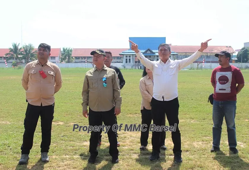 Penjabat Bupati Barito Selatan Meninjau langsung Stadion Batuah Buntok untuk persiapan Pertandingan Sepak Bola Pj. Bupati Cup