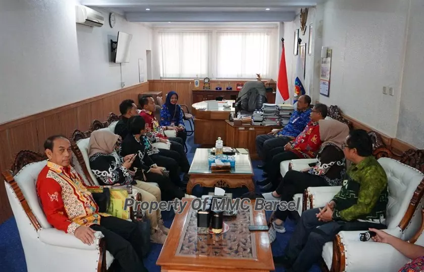 Pj. Bupati Barsel H. Deddy Winarwan dan jajaran diterima Kepala Balai Besar bina Pemerintahan Desa di Malang di ruang kerjanya (Foto:Dok)