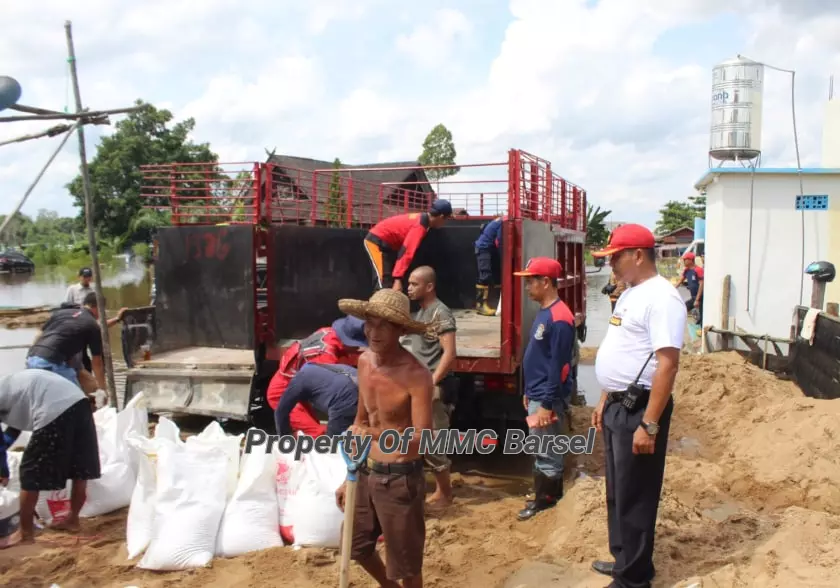 Karung Berisi Pasir siap dibawa ke Desa Lembeng (Foto: dok)