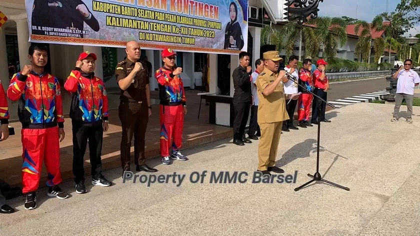 Pj. Bupati Barsel H. Deddy Winarwan menyampaikan sambutan sekaligus melepas Kontingen Barsel untuk mengikuti Porprov XII Prov.KAlteng di Sampit 
