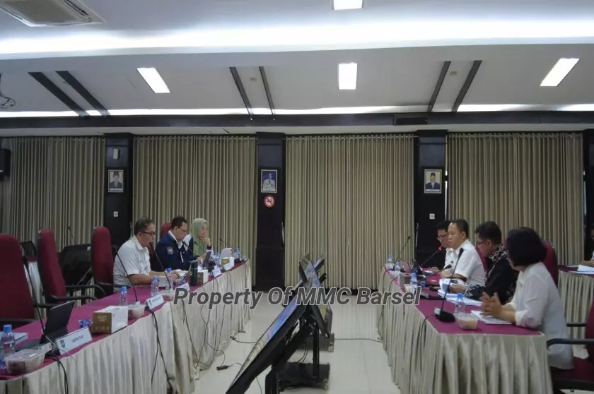 Pj. Bupati Barsel H. Deddy Winarwan Saat Paparan di Hadapan Tim Evaluator dari Inspektorat Jenderal Kementerian Dalam Negeri.