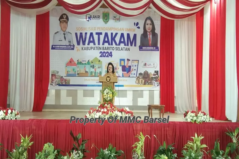 Laporan  Kepala Dinas Perdagangan, Koperasi dan UKM Barito Selatan Swita Minarsih (Foto:R1/SNH)