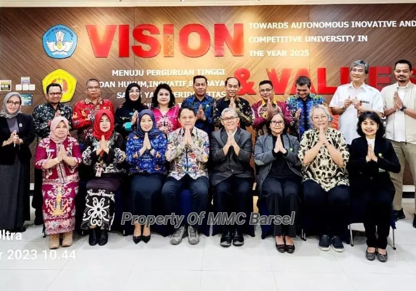 Foto Bersama Usai Pendatangan Nota Kesepahaman (Foto: R10