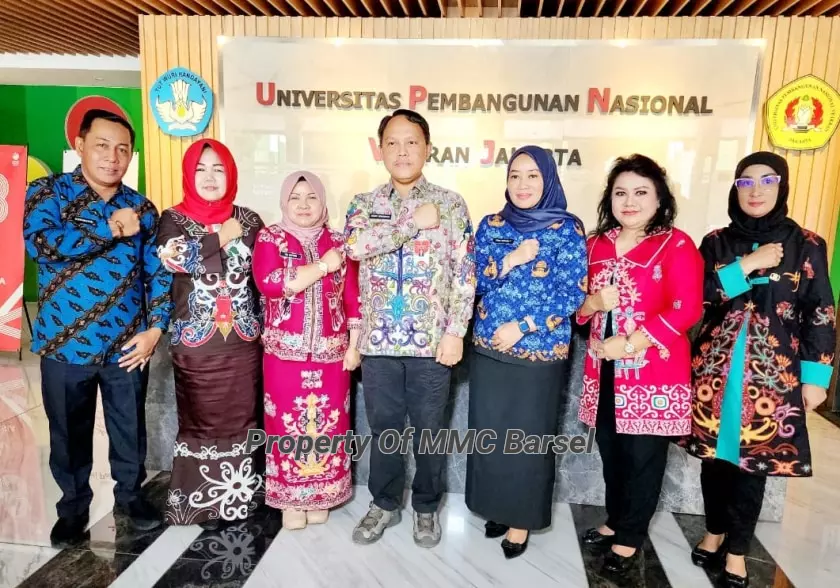 Pj. Bupati Barsel H. Deddy Winarwan dan Ketua TP PKK Kab. Barsel Hj Erna Ardiani bersama Kepala Perangkat Daerah yang mendampingi kunjungan kerja di UPN Veteran Jakarta (Foto:R1)